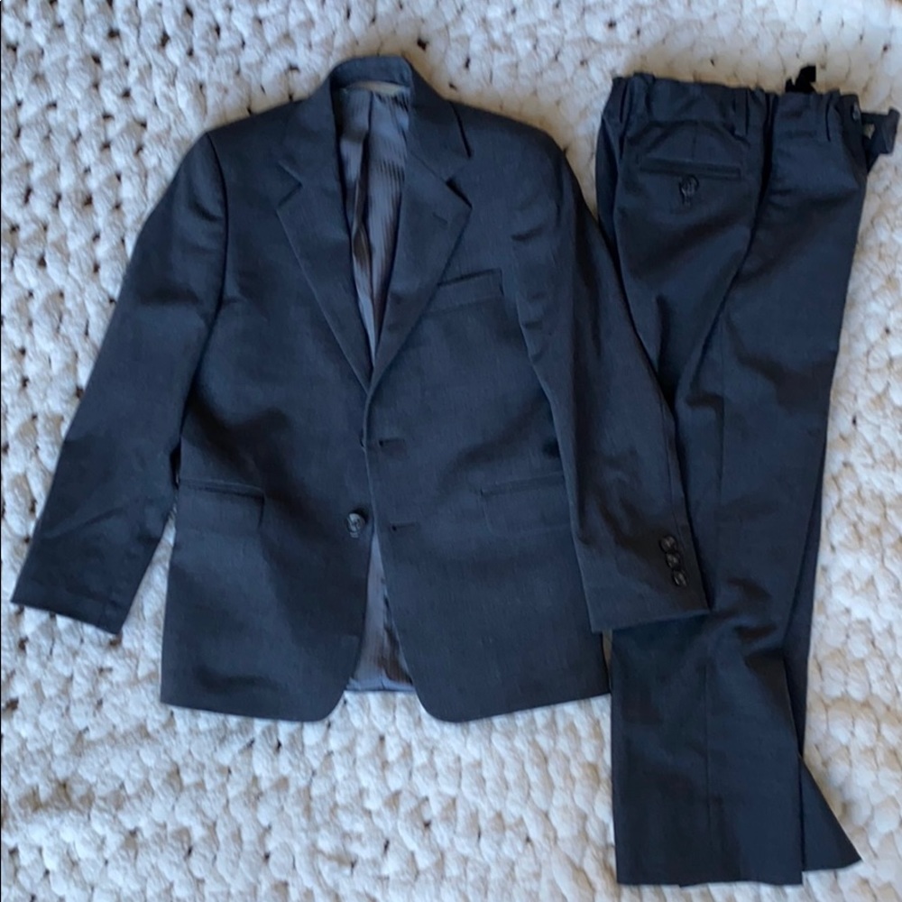 Boys Nordstrom lined suit, gray. never worn.